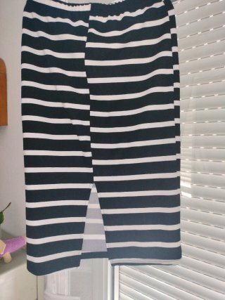 Conjunto falda y camiseta rayas.Shein
