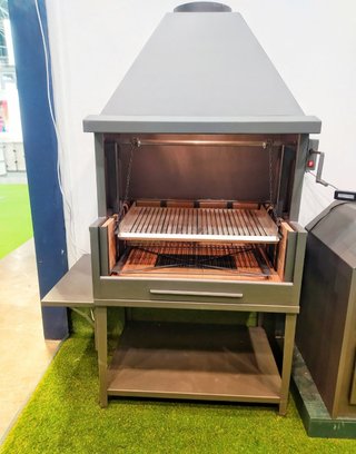 Barbacoa de metal y ladrillo S-3