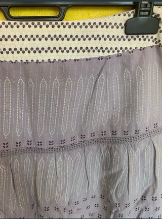 Falda morada y blanca con estampado M