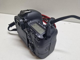 CAMARA DE FOTOS REFLEX DIGITAL (182759)