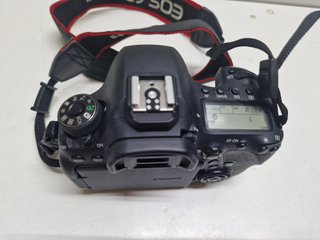 CAMARA DE FOTOS REFLEX DIGITAL (182759)