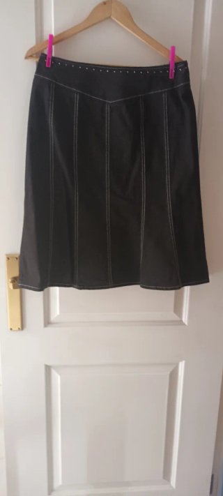 Chaqueta vaquera negra con tachuelas