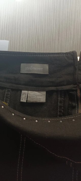 Chaqueta vaquera negra con tachuelas