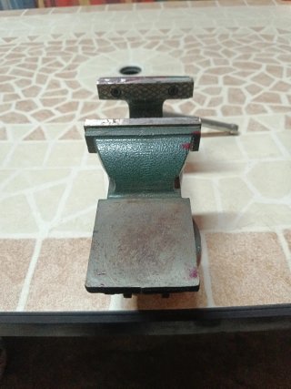 Torno de mesa Cenmetall