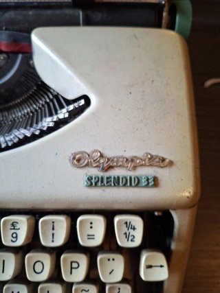 Máquina de escribir Olympia Splendid 33