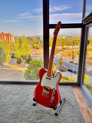 Guitarra tipo Telecaster