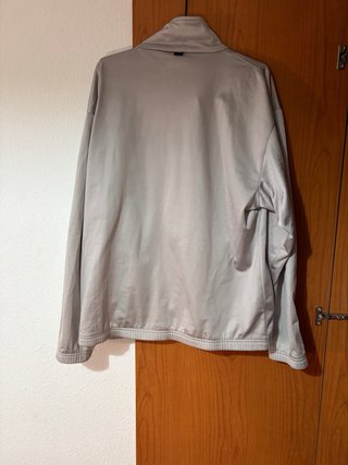 Chaqueta deportiva Reebok gris y negra Talla S