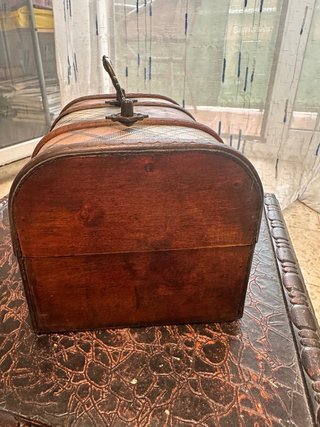 Caja pequeña retro de madera