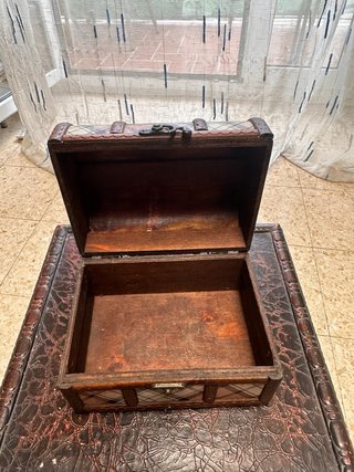 Caja pequeña retro de madera