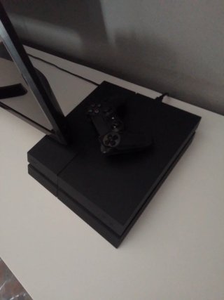 PS4 (PlayStation 4) Negra regalo el  Mando