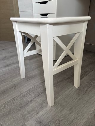 Taburete tocador blanco madera.