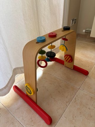 Gimnasio bebé madera con juguetes
