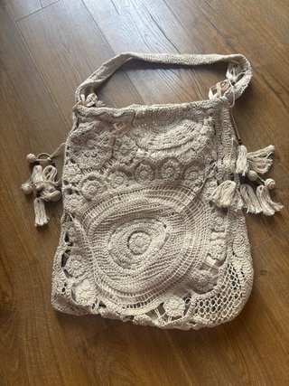 Bolso Parfois de crochet beige