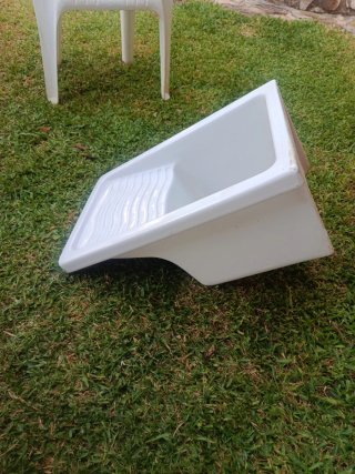 Pila de lavar de porcelana blanca