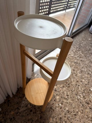 Estantería plantas madera y blanco