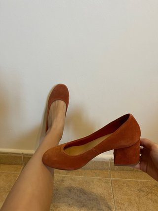 Zapatos de tacón de piel naranja óxido