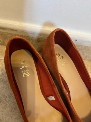 Zapatos de tacón de piel naranja óxido