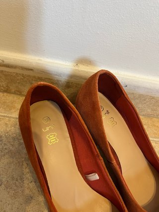 Zapatos de tacón de piel naranja óxido