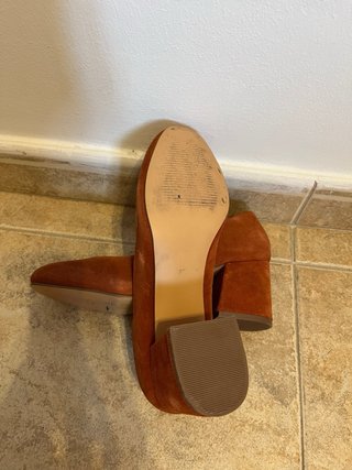 Zapatos de tacón de piel naranja óxido