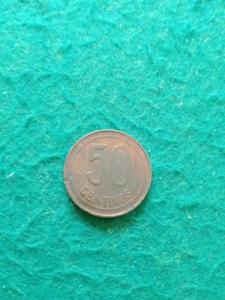 Moneda 50 céntimos y 3 fichas telefónicas