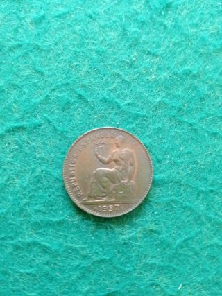 Moneda 50 céntimos y 3 fichas telefónicas