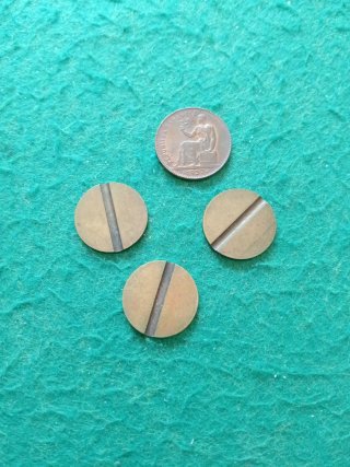 Moneda 50 céntimos y 3 fichas telefónicas