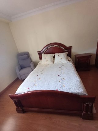 Mesita de noche de madera