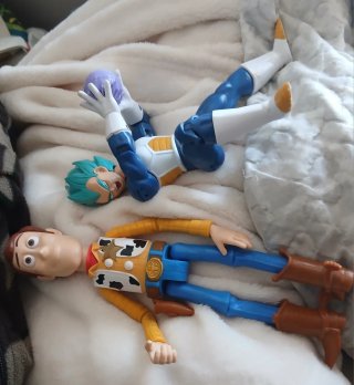 Figuras de Toy Story y Goku