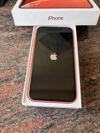 iPhone XR  64 Gb