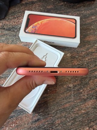 iPhone XR  64 Gb