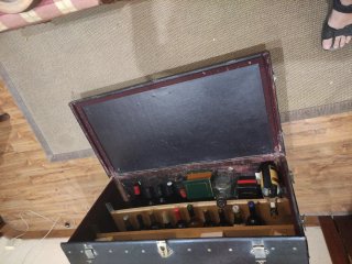 Baúl antiguo negro