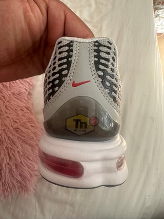 Tenis Nike Gris y Rojo