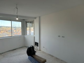 Se reslizan trabajos de pladur , pintura , alizado