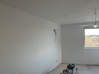 Se reslizan trabajos de pladur , pintura , alizado