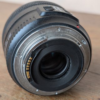 Canon EF 35mm f/2 IS USM