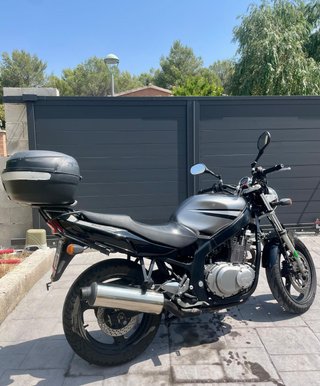 Suzuki GS500E Naked Moto