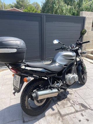 Suzuki GS500E Naked Moto