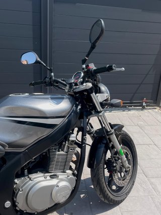 Suzuki GS500E Naked Moto