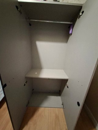 Armario de madera dos puertas
