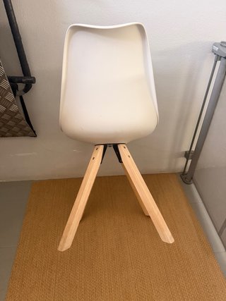 Sedia JYSK bianca design moderno