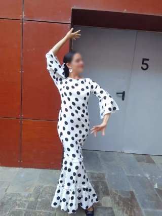 Vestido Flamenca Lunares Blanco y Negro