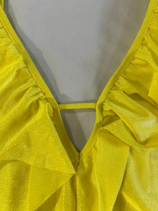 Costume intero giallo brillantinoso con volant