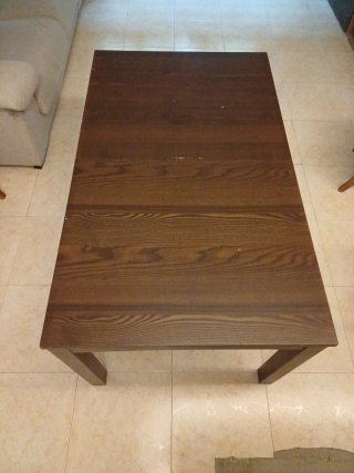 Mesa de comedor de madera
