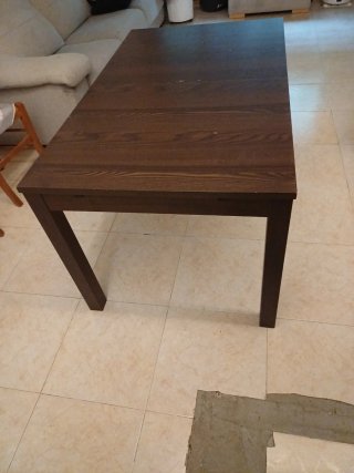 Mesa de comedor de madera