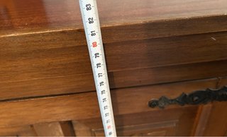 Mueble de madera para máquina de coser