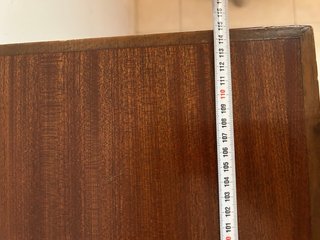 Mueble de madera para máquina de coser