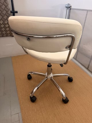 Silla giratoria JYSK con ruedas