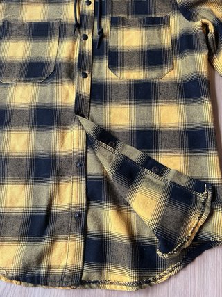 Camisa cuadros capucha. Amarilla y negra