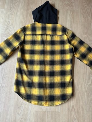 Camisa cuadros capucha. Amarilla y negra