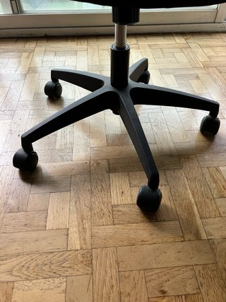 Silla de oficina giratoria negra